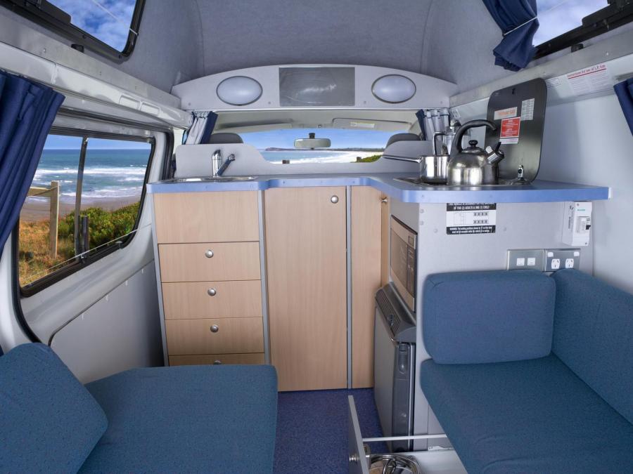  Toyota Hiace Britz Voyager 2004 года  (фото 2 из 6)